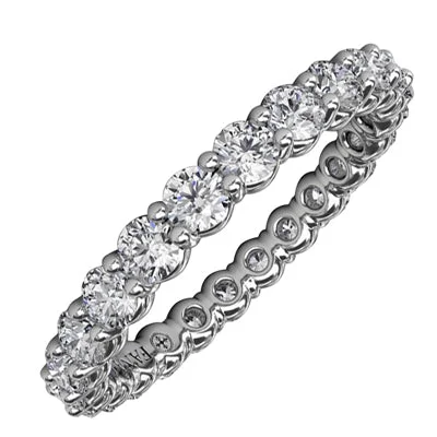 Fana Chunky Shared Prong Eternity Diamond Anniversary Band (1 3/8ct tw)