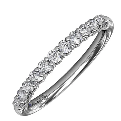 Fana Delicate Shared Prong Diamond Anniversary Band in 14kt White Gold (1/4ct tw)