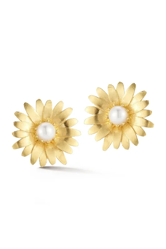 Daisy Pearl Small Stud Earrings